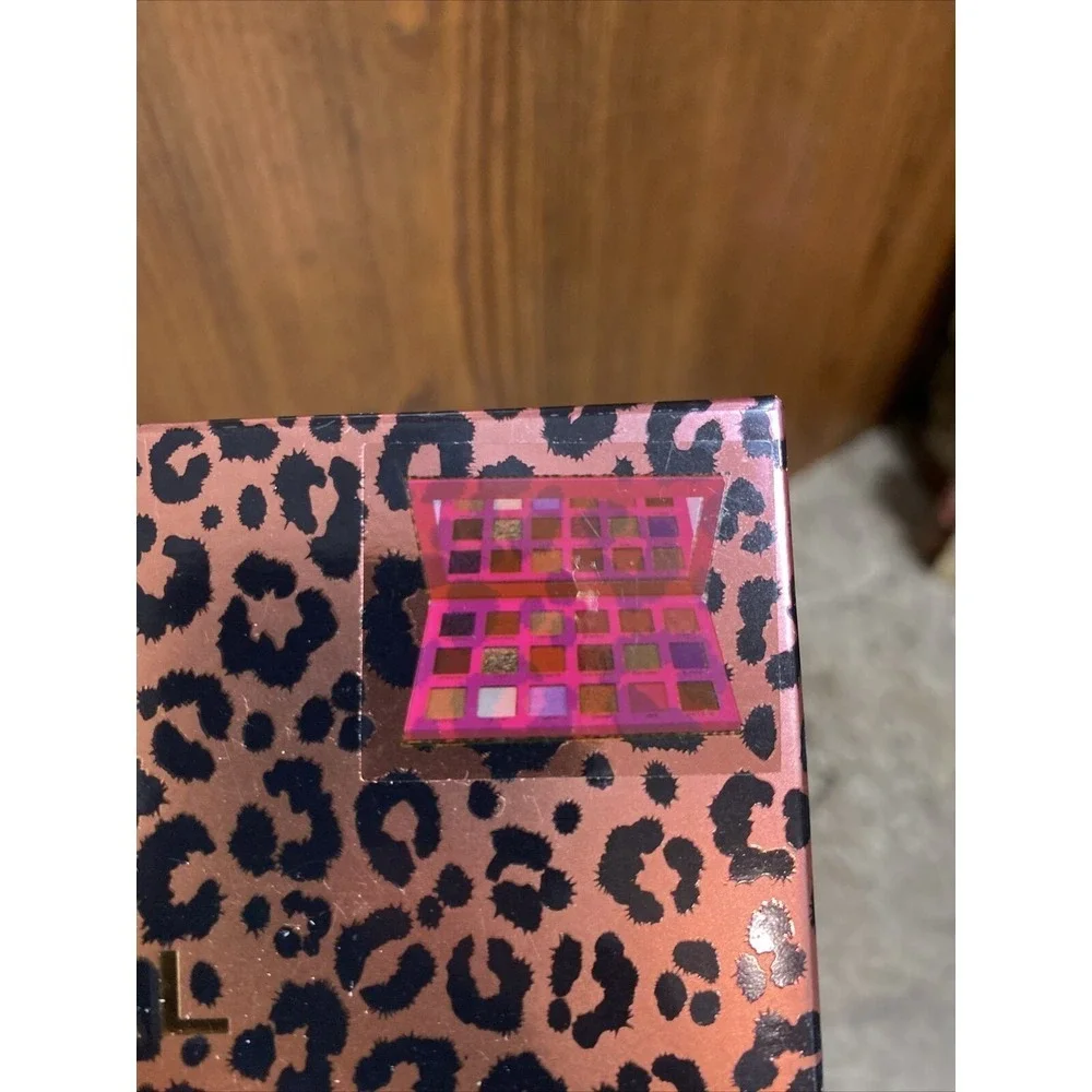 New Neutral Passion Palette Revolution Pro Eyeshadow Sealed Box 18‎ Colors